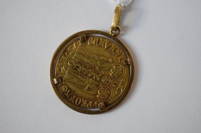 null Pendentif en or jaune 18K(750) orné d'une monnaie ancienne.
Diam: 3 cm - Poids...