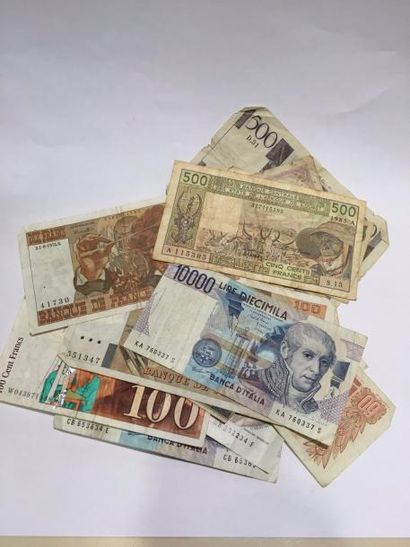 null [ Billet de banque ] [ France ] [ Monde ]

Ensemble de billets de banque majoritairement...