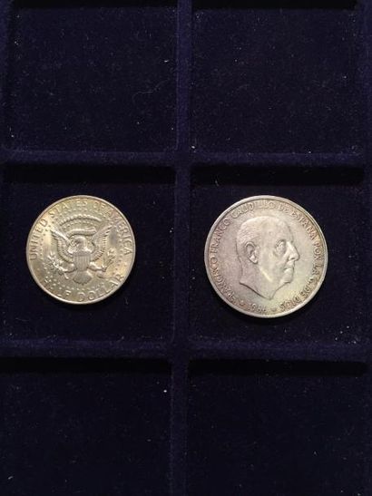 null [ Pièce en argent ]

Ensemble de deux pièces :

Half dollar 1968 D ; 100 pesetas...