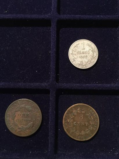 null Ensemble de trois pièces de monnaie :

5 centimes 1830 A - Charles X - La valeur...