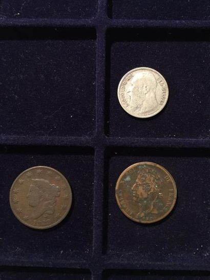 null Ensemble de trois pièces de monnaie :

5 centimes 1830 A - Charles X - La valeur...