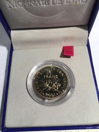 null [MONNAIE DE PARIS] 

Une pièce de 1 franc en or (750) de 2001 

8 g. ; D : 24...