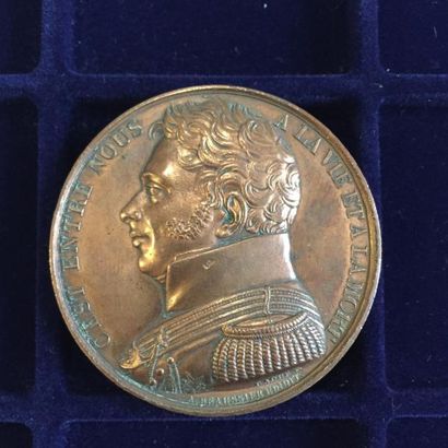 null [ Duc de Berry ] 



Médaille en bronze. 

A l'avers : profil gauche de Charles-Ferdinand...