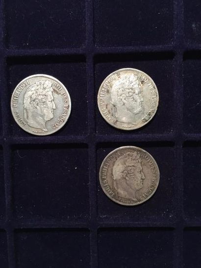 null [LOUIS PHILIPPE]

Ensemble de trois pièces de 5 francs argent : 

- 1837, A,...