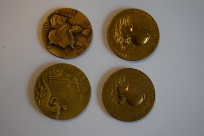 null Lot de 4 médailles en bronze de la Compagnie Transatlantique
dont deux du paquebot...