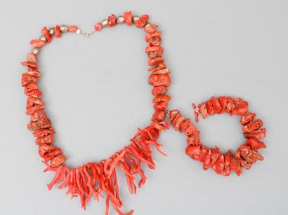 null Un collier corail avec branches de corail

on y joint un bracelet en corail
Poids...