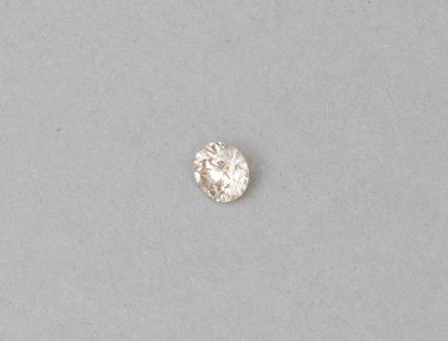 null Un diamant sur papier demi taille. 

Poids: 0.51 carats