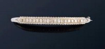 null Bracelet demi-jonc en or gris 14K (585) serti dans sa partie supérieure de vingt...
