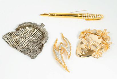 null Lot de bijoux fantaisie composé d'une bourse, un visage de venise en métal doré...