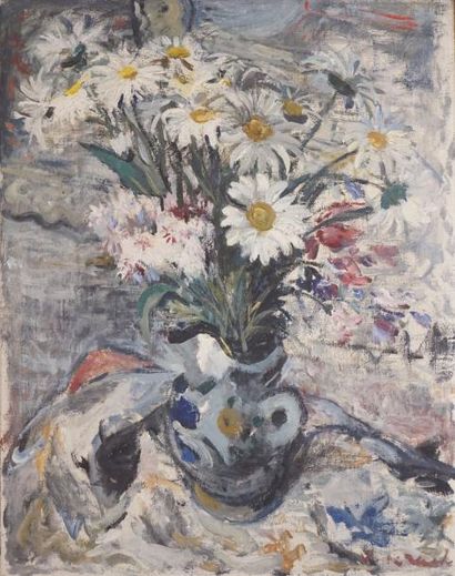 KHMELUK VASYL, 1903-1986 
Bouquet sur une nappe
huile sur toile, signée en bas à...