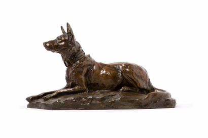 JOIRE JEAN, 1862-1950 
Chien loup couché
bronze à patine brun nuancé, Susse Frères...