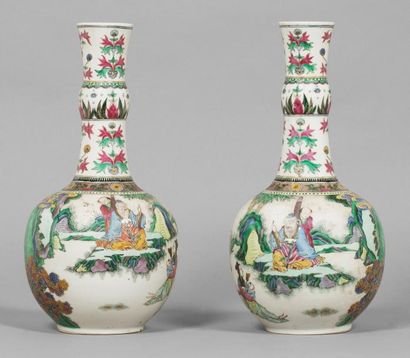 CHINE Paire de Vases-dynastie Qing
Paire de vases bouteille à long col avec renflement...