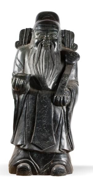null Importante statue en pierre dure représentant un vieillard portant le baton...