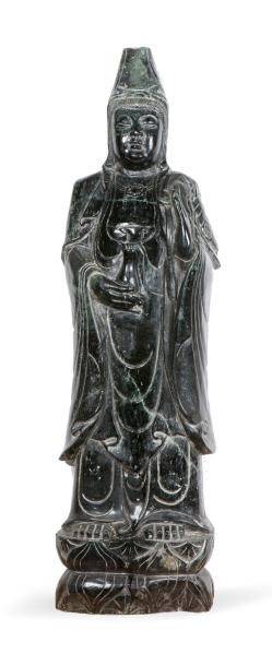 null Importante statue en pierre dure représentant une déesse de l'amour
Ht. 130,...