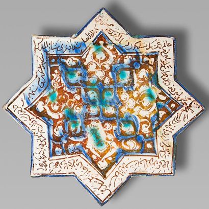 null Carreau étoilé à décor lustré et bleu turquoise, Iran seldjoukide, XIIIe siècle.
Céramique...