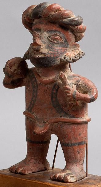 NAYARIT (mexique occidental) Statue en terre cuite représentant un personnage debout...