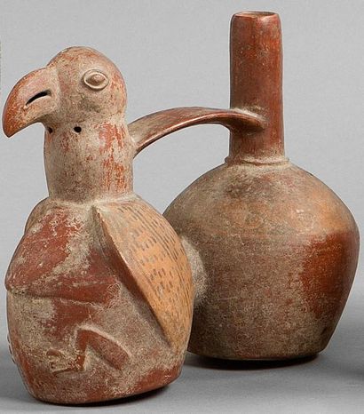 null Vase en terre-cuite Chanquaï, Pérou, représentant un oiseau.
Belle patine.