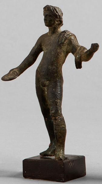 null Statuette d'homme nu tenant une patène
Bronze
Cassure h.: 9. 8cm
Art italique,...