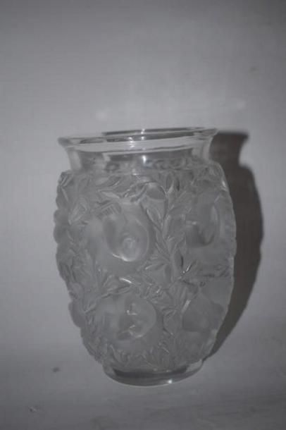 null LALIQUE France 

Vase en cristal modèle "Bagatelle", signé à la pointe Lalique...