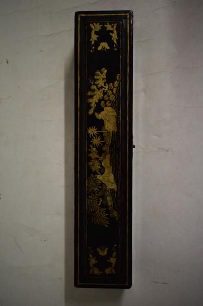 null Eventail en laque à décor de scènes de palais

Chine, Canton, fin XIXème siècle

Dans...