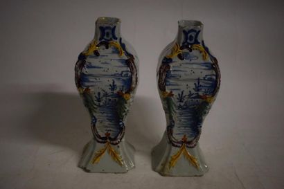 null Paire de vases en faïence de Delft 

Egrenures

XIXème siècle