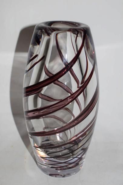 null RONNEBY Firmado. 

Vase tubulaire en cristal. Signé à la pointe FM Ronneby Sweden...