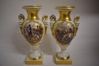 null Paire de vases sur pied en porcelaine de Paris à décor polychrome représentant...