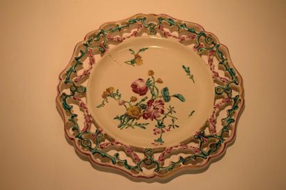 null France, Marseille, fin XIXeme , XXe 

Assiette en faïence polychrome de petit...