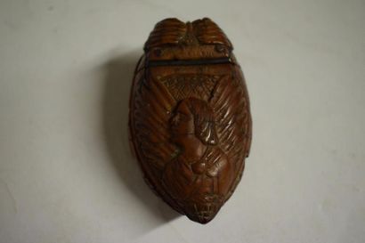 null Tabatière en noix sculptée d'un ange

L. : 6cm