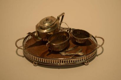 null Service à thé miniature à godrons en argent composé d'un plateau, d'une théière,...