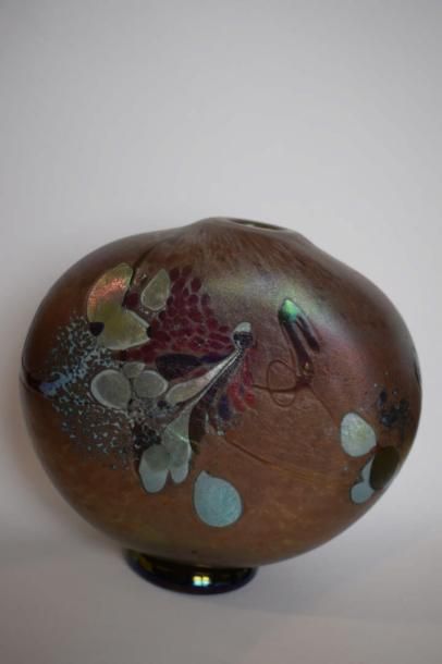 null PIERINI Robert né en 1950

Vase en verre soufflé ; décor japonisant émaillé,...