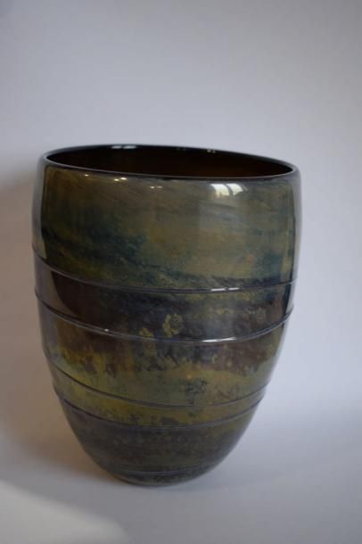 null MONOD Véronique née en 1954

Vase en verre soufflé de forme évasée, Décor lustré...
