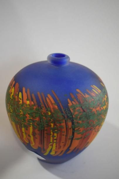 null GARCIN Jean-Luc né en 1954 

Vase en verre soufflé Décor appliqué à chaud et...