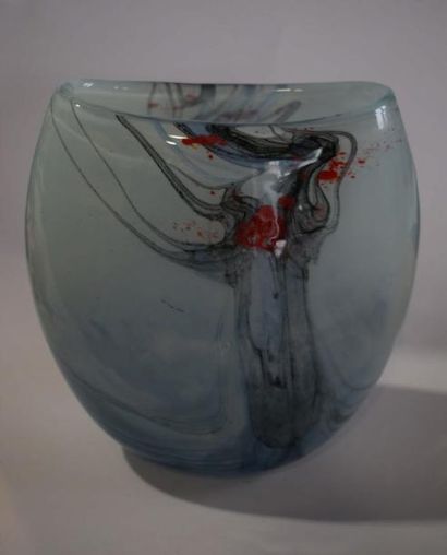 null RAYMOND Jean-Paul né en 1948

Vase en verre soufflé de forme plate ; décor abstrait...