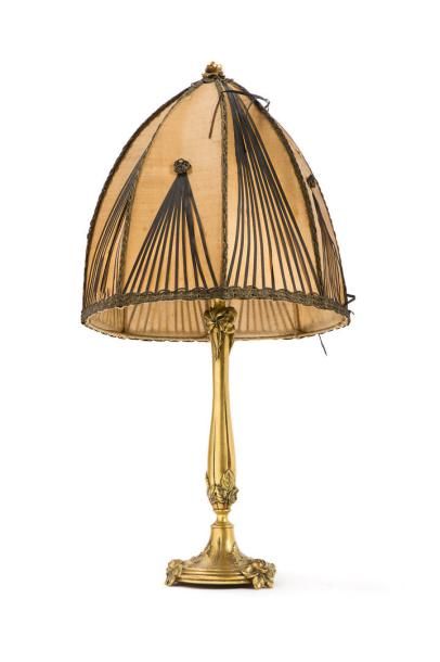 null Albert MARIONNET (1852-1910)

Lampe de bureau à une lumière en bronze doré à...