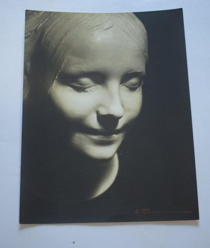 null RUDOMINE Albert (1892-1975)

Vierge Inconnue

Circa 1927.

Épreuve argentique...
