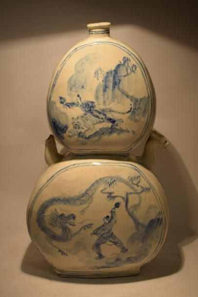 null Corée, XIXe 

Une grande double gourde en porcelaine à décor bleu et blanc sur...