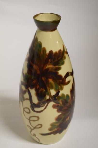 null [ Céramique ]

THARAUD vase en porcelaine à décor de feuilles de vigne. Ht....