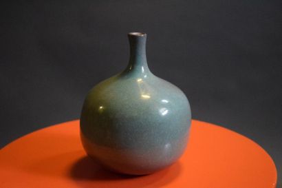 null RUELLAND Jacques (1926-2008) et Dani (1933-2010)
Vase en grès bleuté à panse...