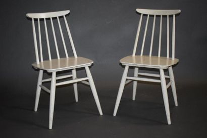 null TAPIOVAARA Ilmari (1914-1999) - dans le goût de 

4 chaises style Fanett en...