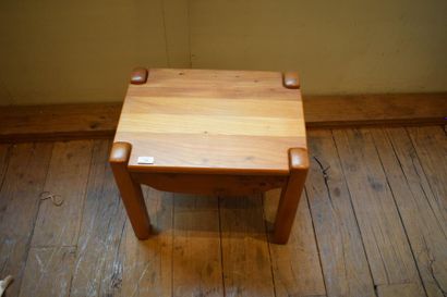  Petite table en bois indigène ouvrant à...