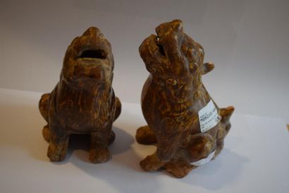 null Paire statuettes en terre cuite vernissée 

Chine, XXème siècle

H. : 16.5cm

Petits...