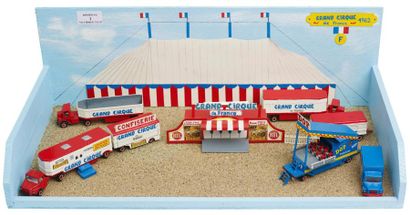 null [ Maquette ] [ Cirque de France ]

Diorama composé de sept pièces dont véhicules...
