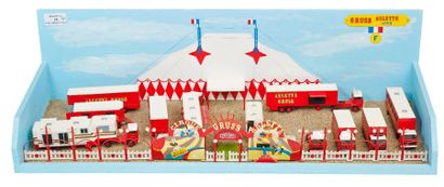 null [ Maquette ] [ Gruss Arlette ] [ France ]

Diorama formant l'entrée du cirque...
