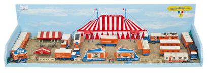 null [ Maquette ] [ Jean Richard ] [ France ]

Diorama formant l'entrée du cirque...