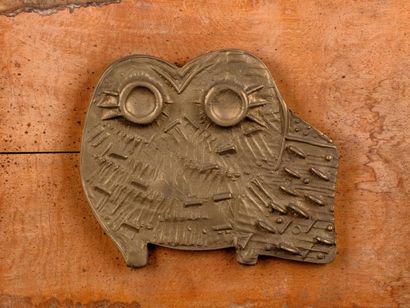 null LIBERAKI Aglaé, 1923-2014
Oiseau
bas-relief en bronze à patine dorée (oxydations)...