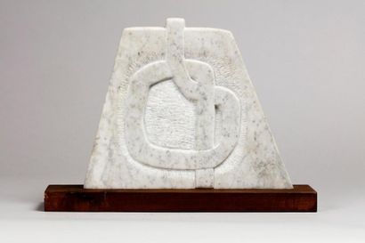 null LIBERAKI Aglaé, 1923-2014
Noeud, 1978
sculpture en marbre gris blanc sur bois...
