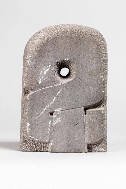 null LIBERAKI Aglaé, 1923-2014
Stèle
sculpture en pierre grise (salissures)
non signée
Ht....