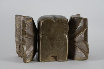 null LIBERAKI Aglaé, 1923-2014
Hibou, 1958
bronze à patine dorée en trois éléments
non...