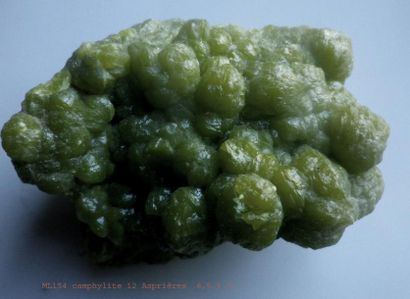 null Deux PYROMORPHITES d'Asprières (12) : concrétion mamelonnée verte et brillante...